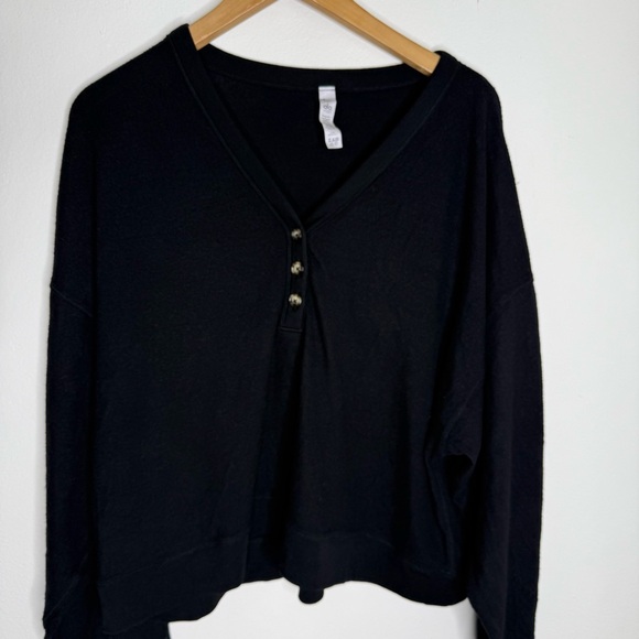 ALO YOGA Alolux Soho Cropped Henley Top Sz L Black V-Neck - Picture 3 of 7